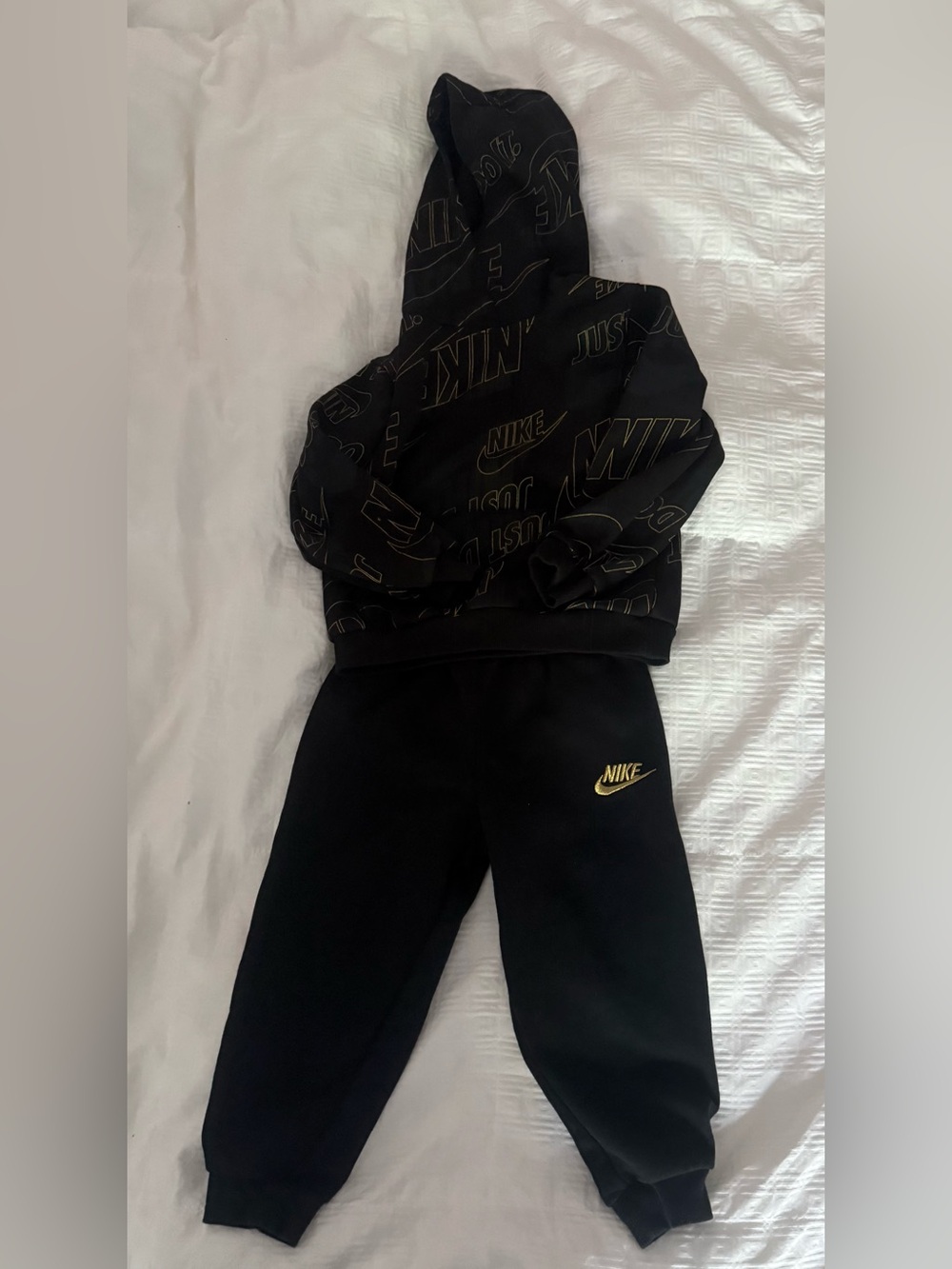NWOT Nike Black Jogger Pants and sweatshirt with Gold Logo Accent - Size 5T